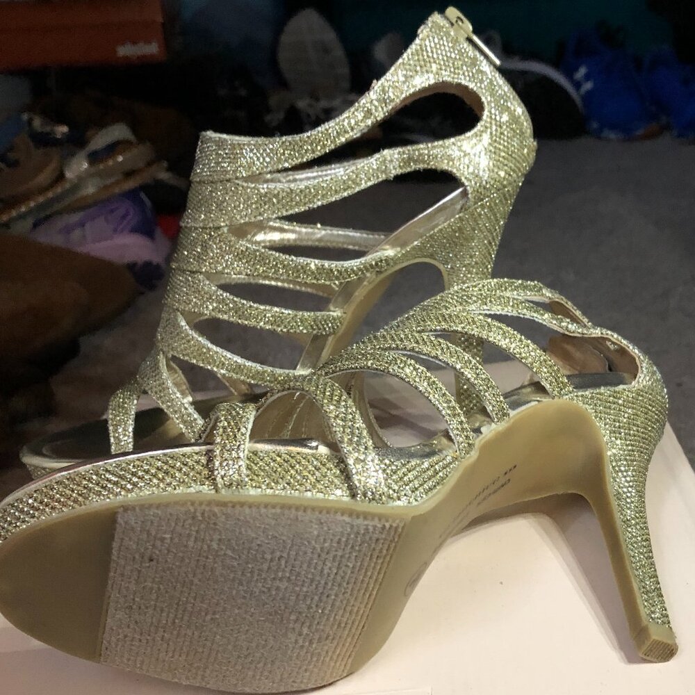 Chinese Laundry Gold Sparkle Heel/ size 9